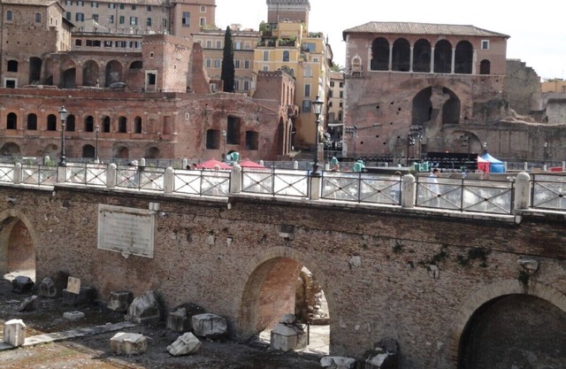 Elegant apartment immersed in the Fori Imperiali