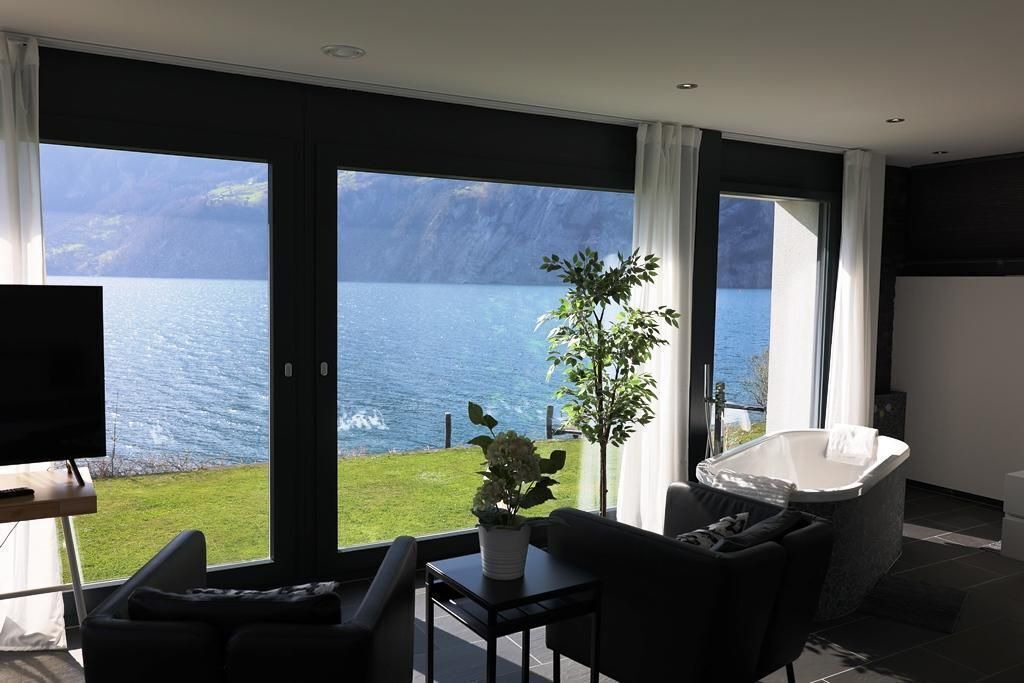 Ruetli House | Holiday villa by the lake 3 for 2-4 persons