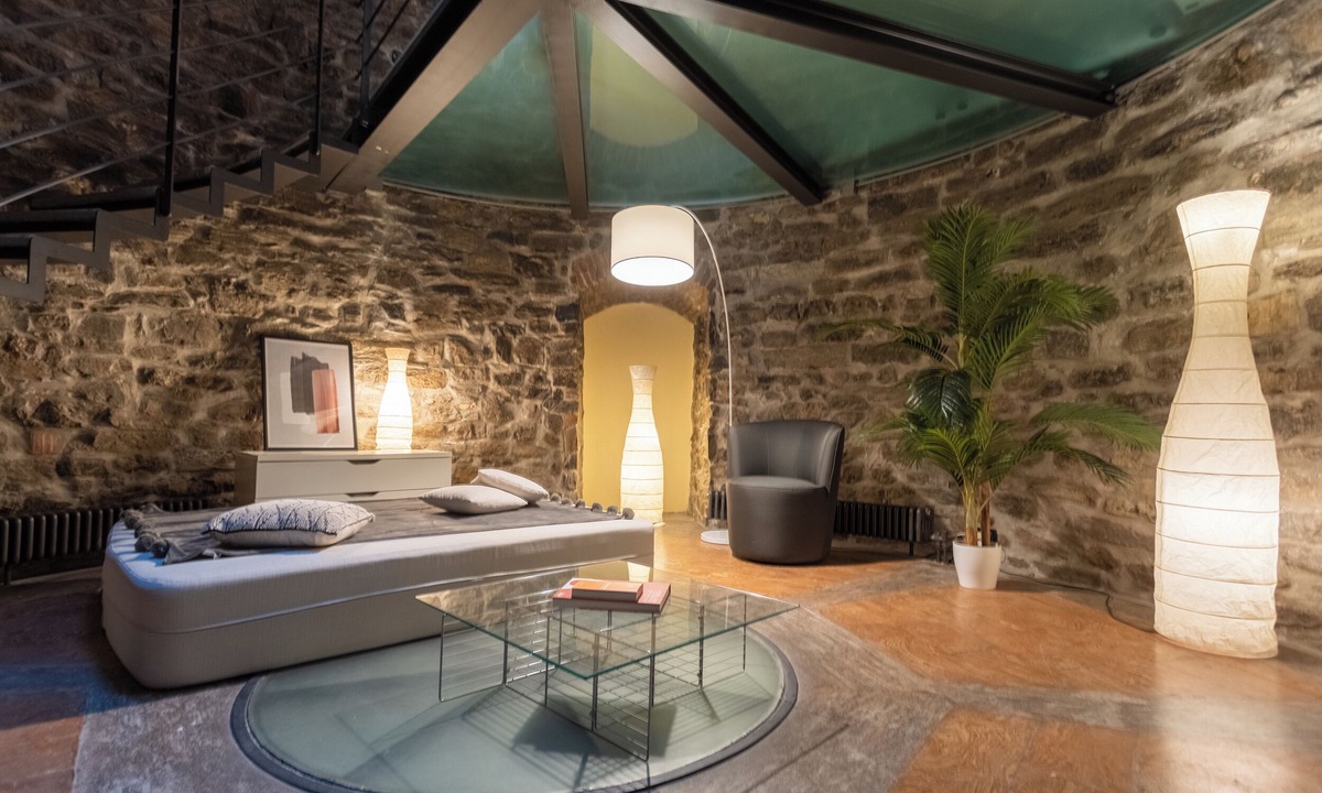 Como City Centre Apartment | Ice Queen Chamber - One Bedroom Apartment, Sleeps 4