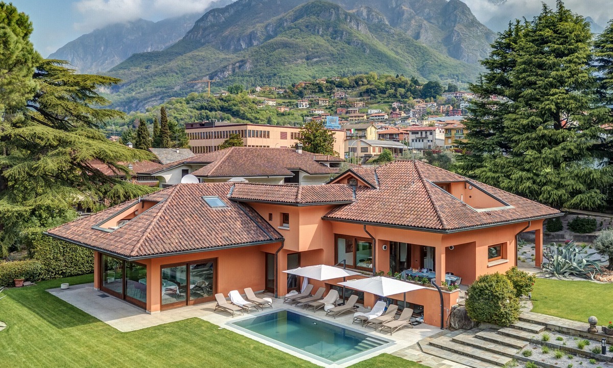 Mandello del Lario Villa | Charming Lake Front Villa Beatrice in Mandello del Lario