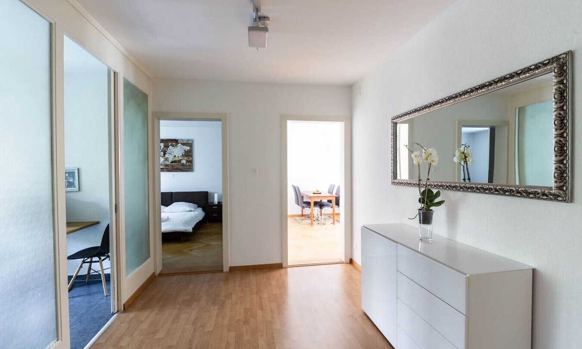 Hottingen Apartment | Bright 1 BR flat (Parkview 1)