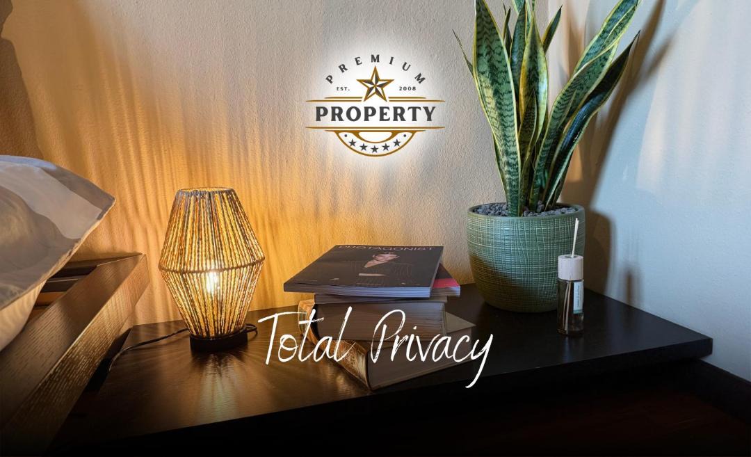 Morbio Inferiore House | SUITE room with private pool area, near COMO lake, private parking