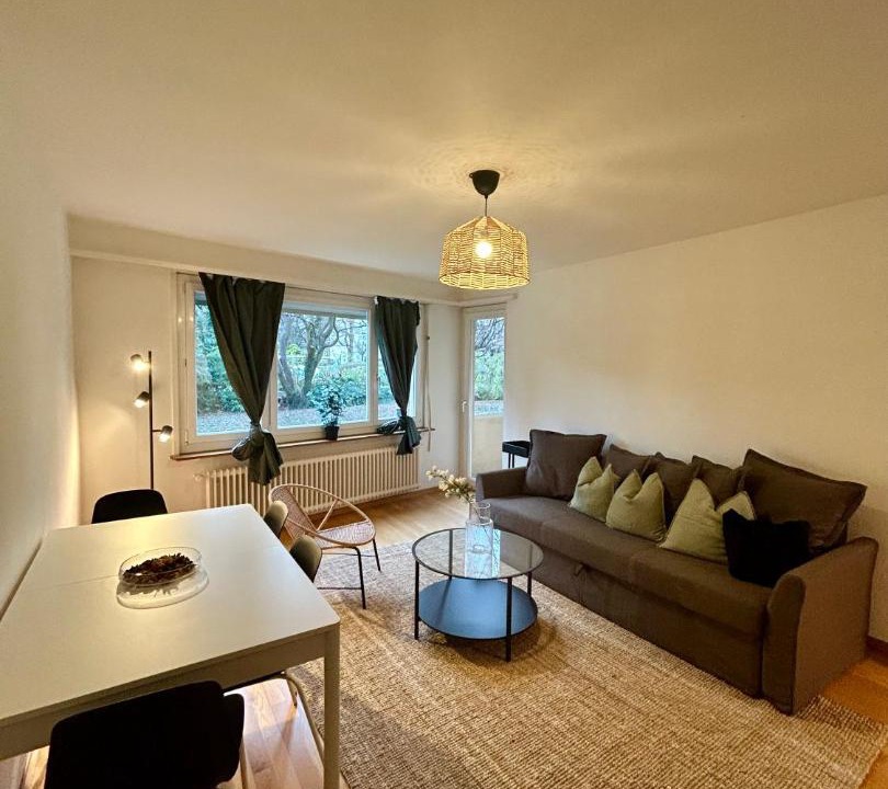 Albisrieden Apartment | Cozy Apartment with Balcony in Zürich