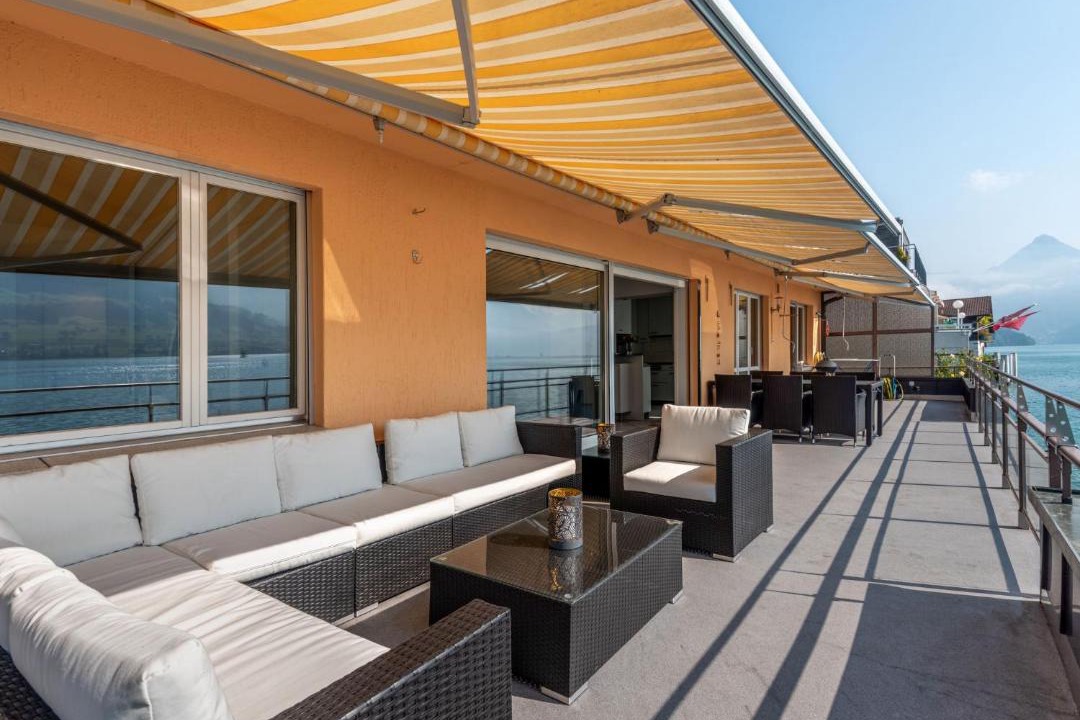 Ennetbuergen House | Holiday Home Seestern direkt am See by Interhome