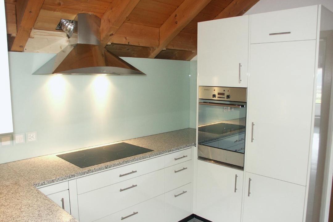 Jenins Apartment | HeidiHoliday-Jenins Grand Maisonette-Attika mit Office & Relax-Bereich, Aussenparkplatz & Garage, geschützte Sonnen-Panoramaterrasse, Aufgewertet 2024