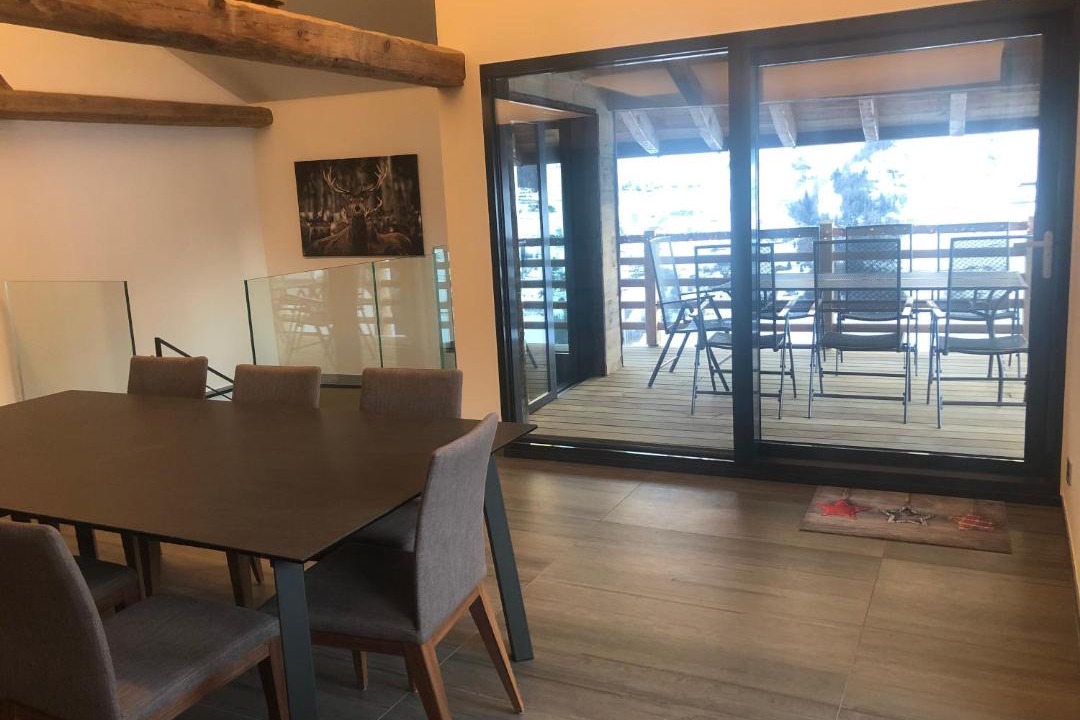 Orsieres Apartment | Grand appartement avec terrasse à Chez-Les-Reuses