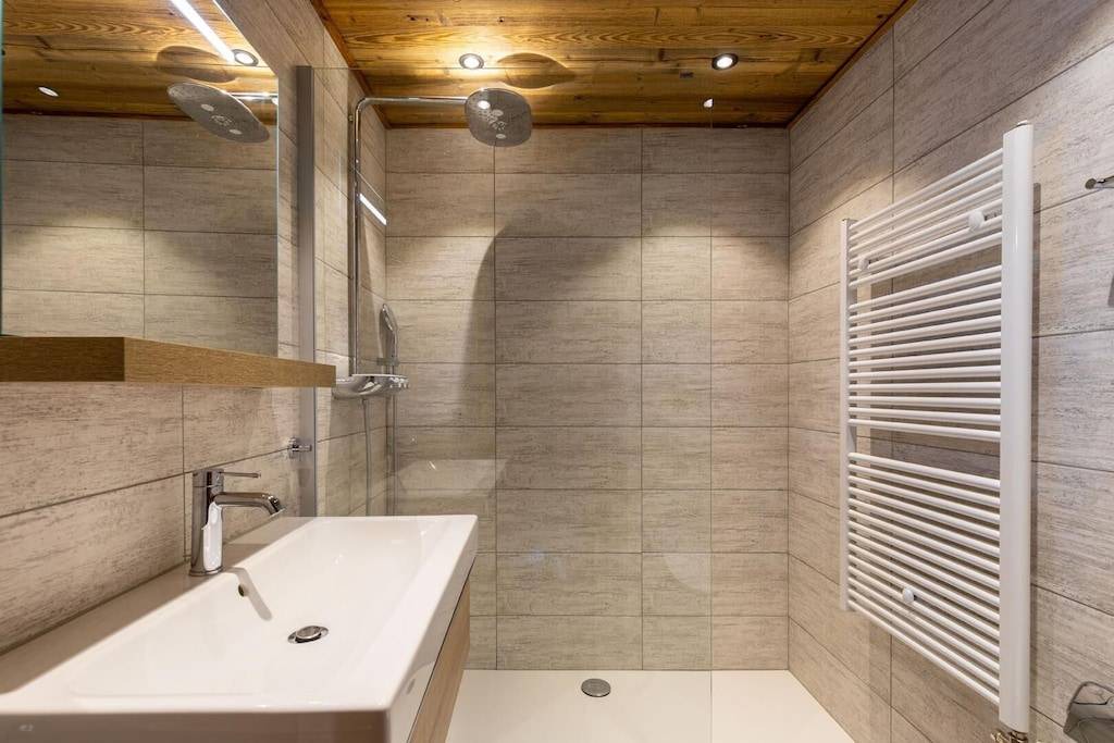 Photo of Bathroom in Lens