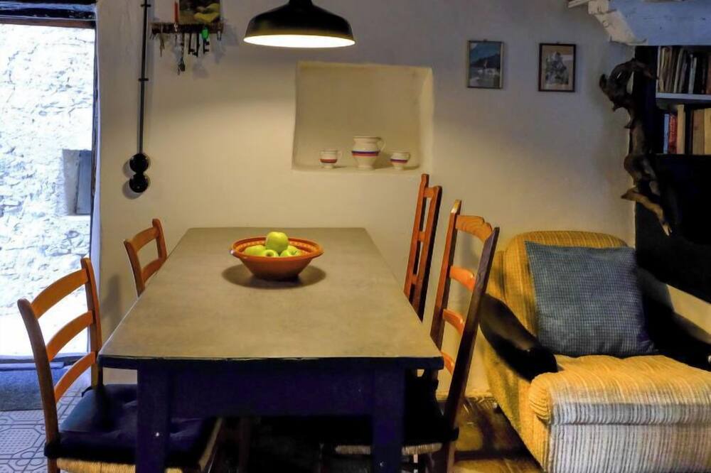 Photo of Livingroom in Negrentino