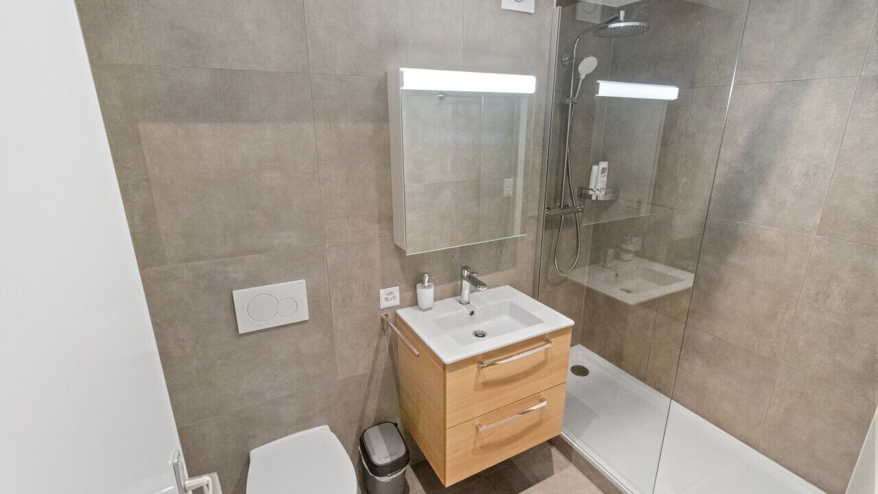 Photo of Bathroom in Lens