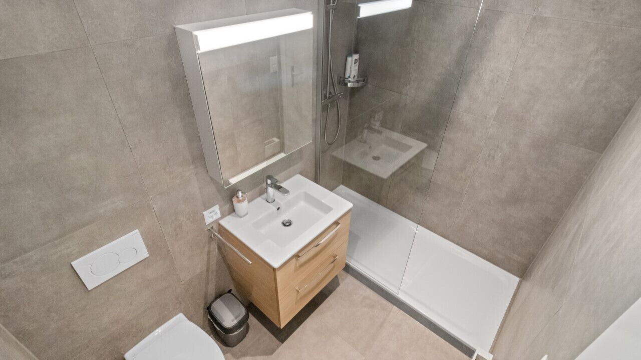 Photo of Bathroom in Lens
