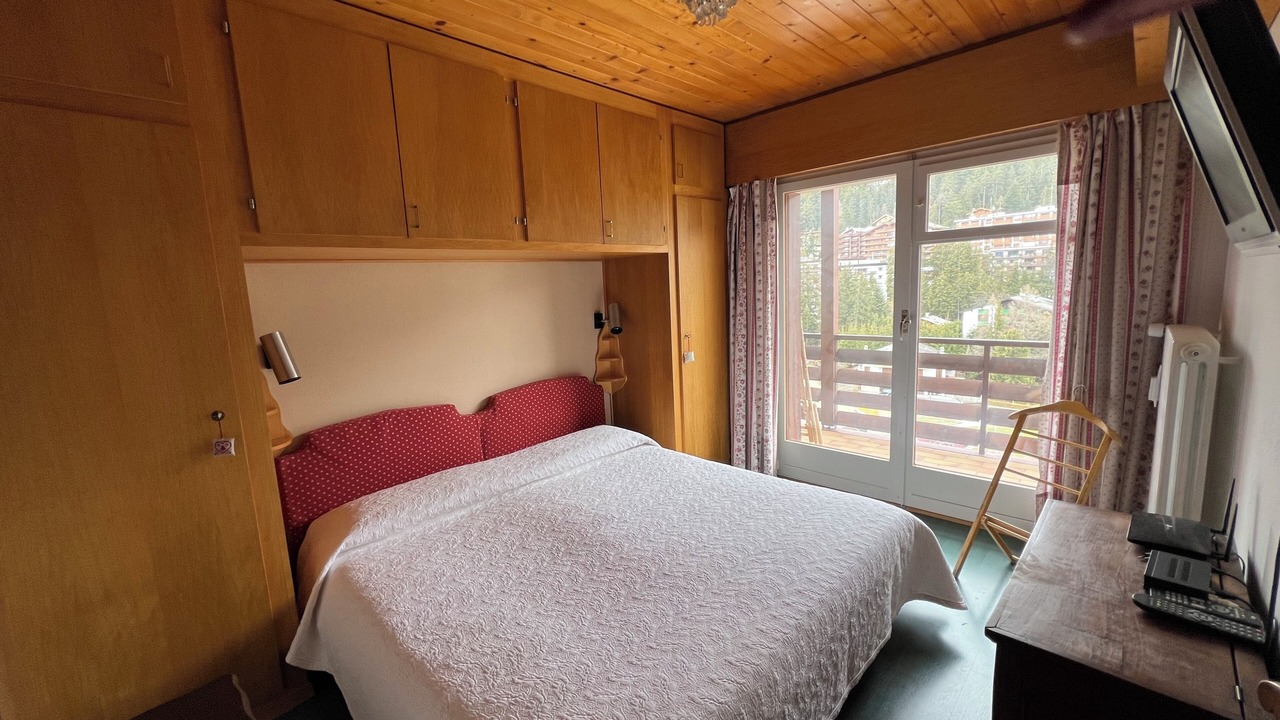 Photo of Bedroom in Lens