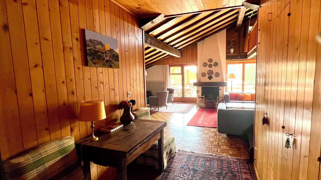 Photo of Livingroom in Lens
