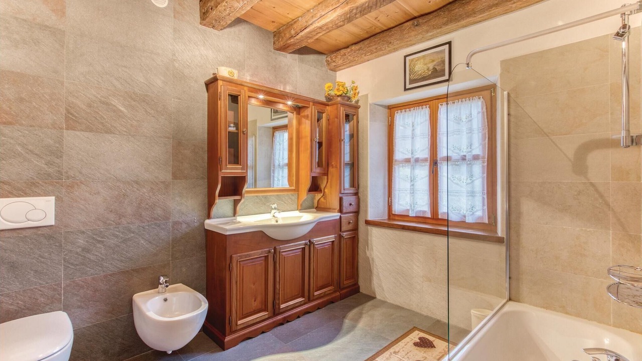 Photo of Bathroom in Comeglians