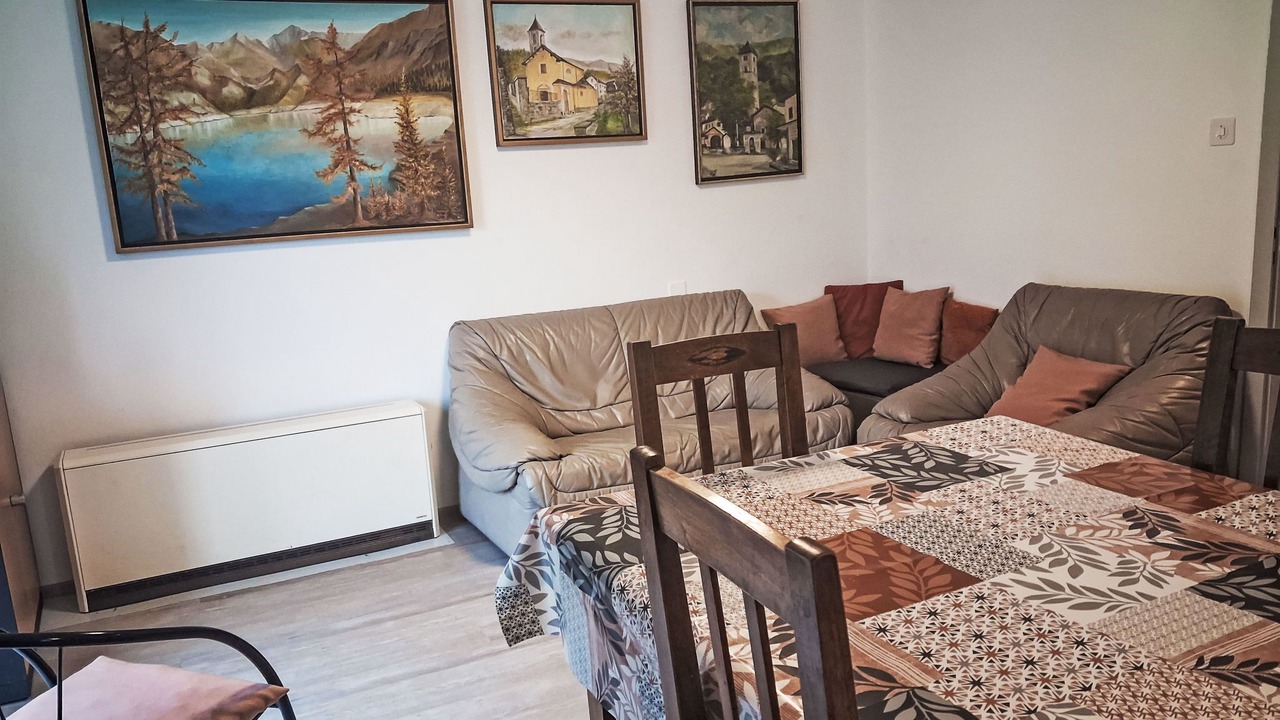 Photo of Livingroom in Negrentino