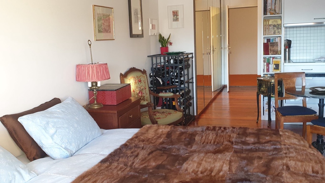 Photo of Bedroom in Lens