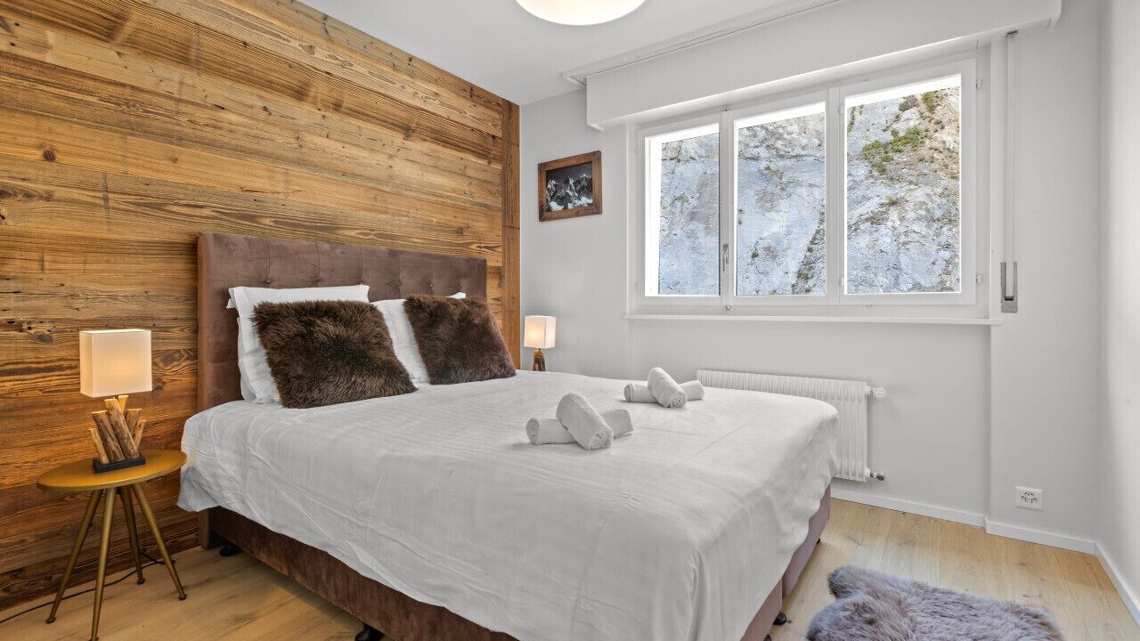Photo of Bedroom in Lens