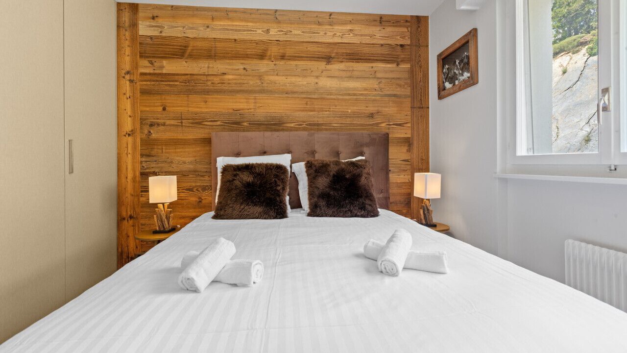 Photo of Bedroom in Lens