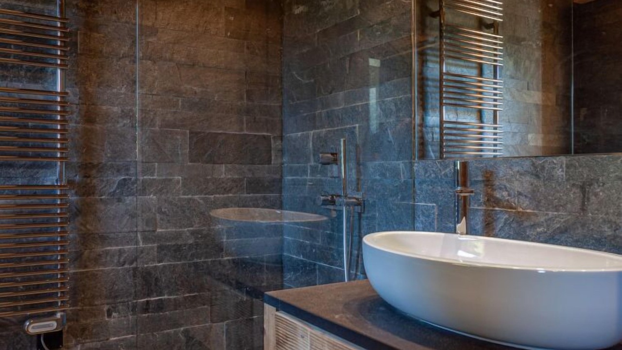 Photo of Bathroom in Vex