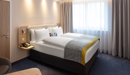Standard Room, 1 Queen Bed, Accessible (Free Breakfast, Wheelchair Accessible)