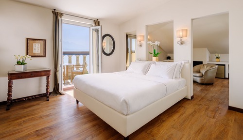 Executive Junior Suite, balcony, Lake View