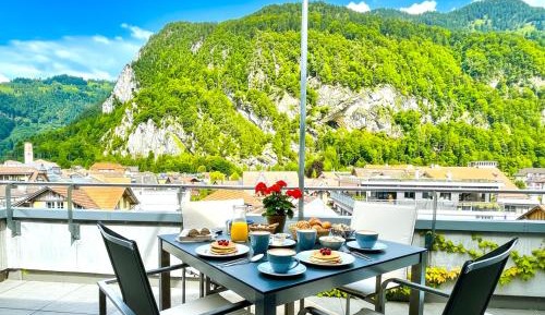 Apartment with Mountain View