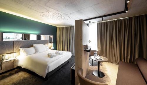 Junior King Suite with Lounge