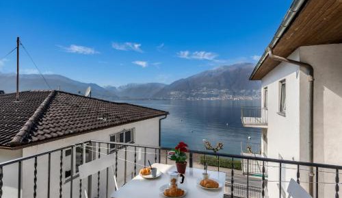 Apartment with Lake View