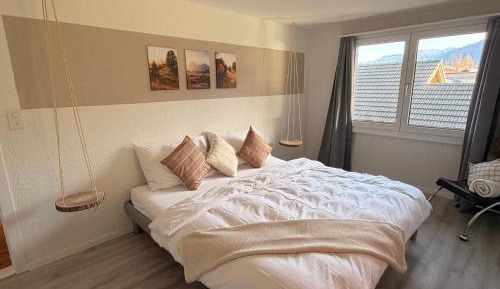 Apartment with Mountain View