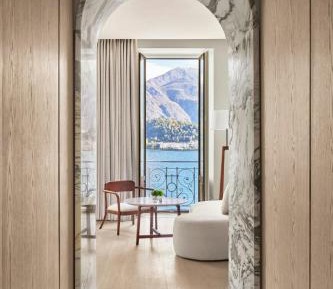 Standard King Room with Lake View
