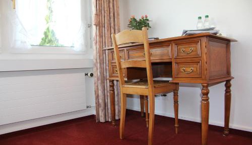 Corner Double Room with Free Parking