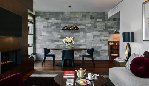 Contemporary Lake View Premium Suite