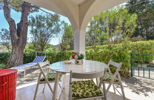 Marmi Apartment | Holiday Apartment "Villetta Marmi" with Private Garden