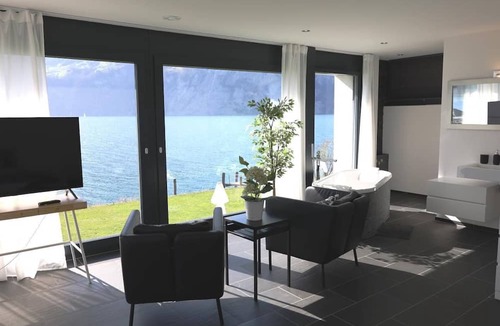 Ruetli House | Holiday villa by the lake 3 for 2-4 persons