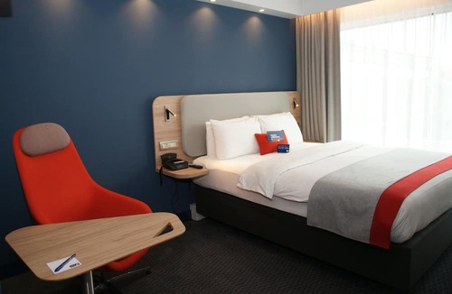 Ruemlang Hotel | Holiday Inn Express Zurich Airport by IHG