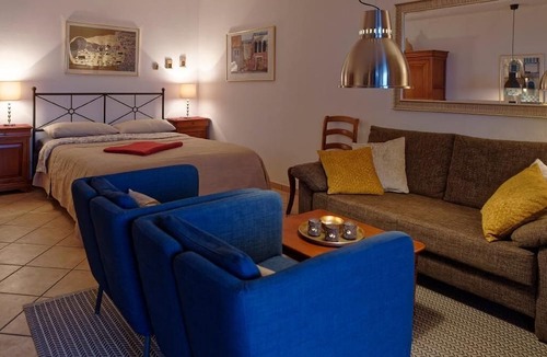 Vira Apartment | Studio with a view of the water