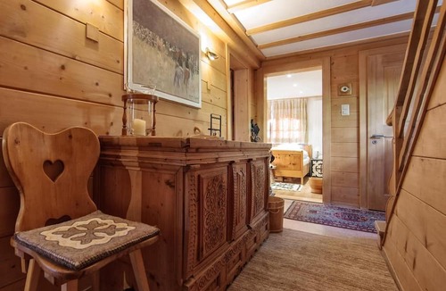 Arosa Ski Chalet | Large and unique Flöka Hus