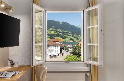 Sachseln Hotel | Hotel Kreuz by b smart