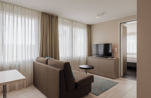 Glattbrugg Hotel | Amanthos Living Zürich Airport (Self Check In)