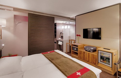 Lausanne Hotel | Agora Swiss Night by Fassbind
