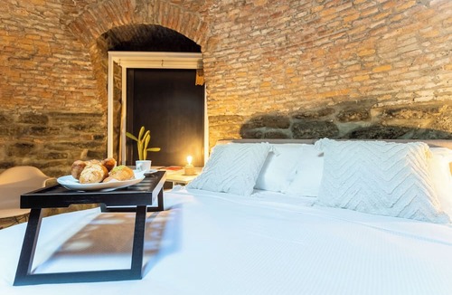 Como City Centre Apartment | Ice Queen Chamber - One Bedroom Apartment, Sleeps 4