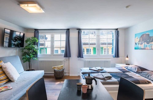 Niederdorf Apartment | ZH Gasse 3 - HITrental Schmidgasse Apartment