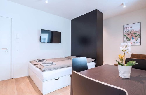Center Apartment | ZH Anna III - HITrental Central Station Apartments