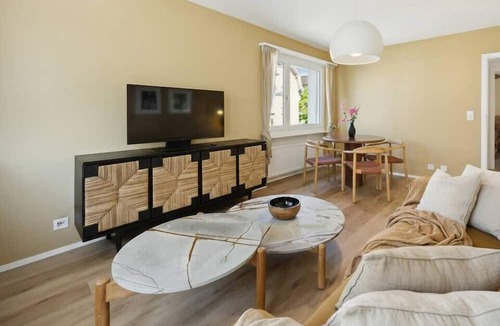 Oerlikon Apartment | Chic 2BR in Oerlikon - Near Zurich City (203-16)