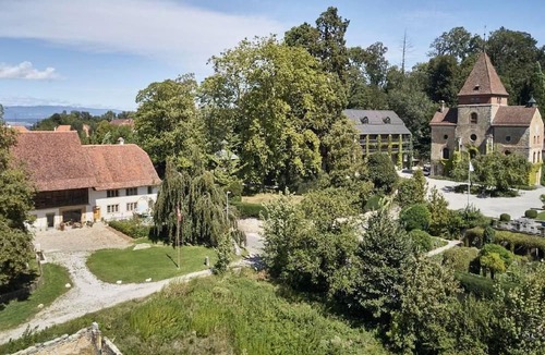 Muenchenwiler Apartment | Schlossgut Münchenwiler - Wohnung unten by Interhome