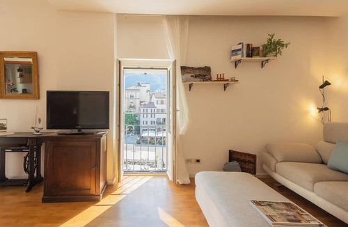 Como City Centre Apartment | Linda Apartments - Four Bedroom Apartment, Sleeps 8