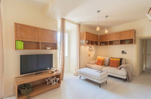 Como City Centre Apartment | Linda Apartments - Four Bedroom Apartment, Sleeps 8