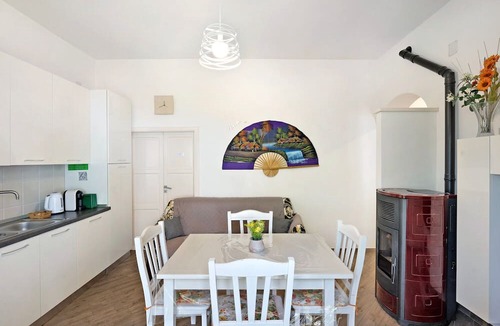 San Lazzaro Apartment | Apartment 'Bella Veduta Luna' with Sea and Mountain Views, Wi-Fi, and Air Conditioning
