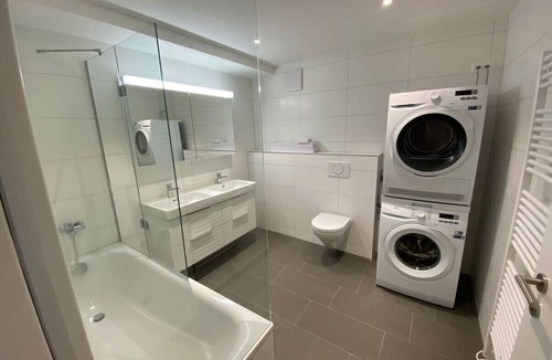 Hirslanden Apartment | Amazing 3BR flat in the city centre (Sky9)