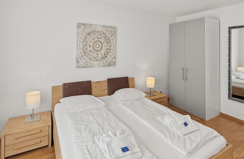 Hirslanden Apartment | Beautiful, quite and very central 2BR flat (Sky3)