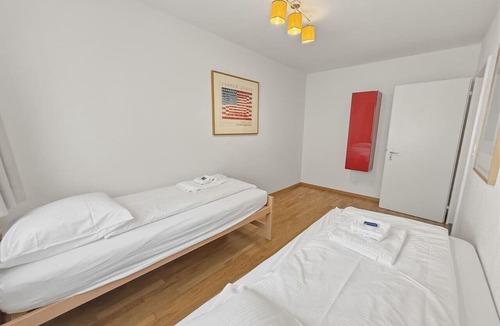 Hirslanden Apartment | Beautiful, quite and very central 2BR flat (Sky3)